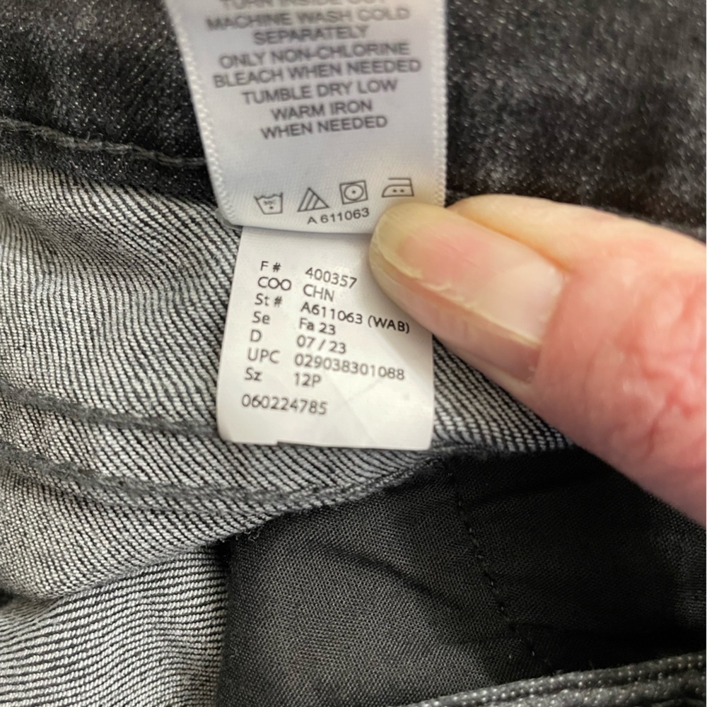 LOGO Lori Goldstein petite shadow patch boyfriend jeans - Picture 6 of 9